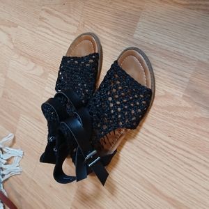 Blowfish black sandle size 8